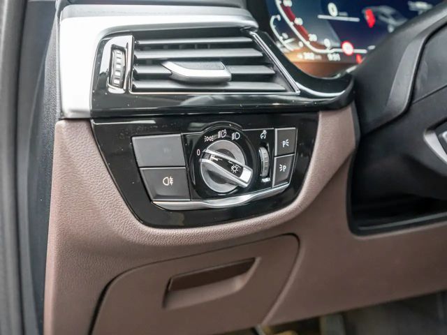 BMW 540 540d Luxury Line Sedan xDrive