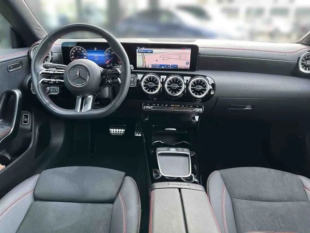 Mercedes-Benz CLA 200 AMG Line Coupé Premium