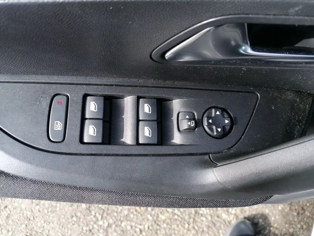 Peugeot E-2008 Active Pack