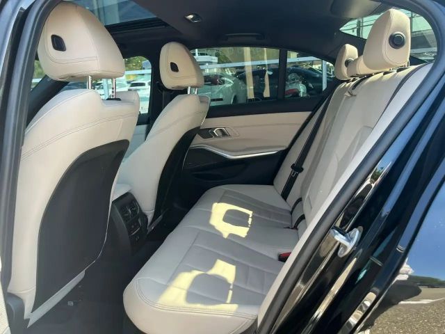 BMW 330 330i M-Sport Sedan xDrive