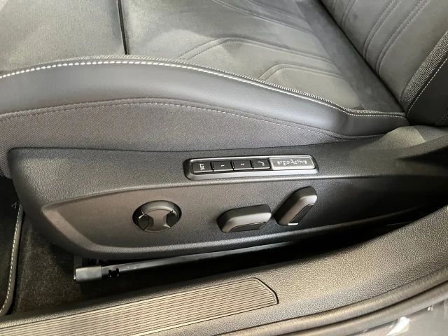 Volkswagen Golf 1.5 eTSI DSG Golf VIII