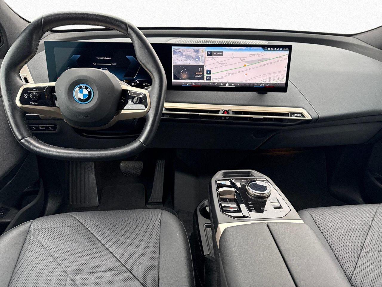 BMW iX xDrive