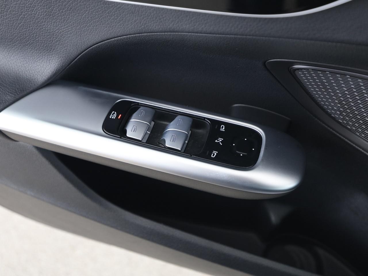 Mercedes-Benz C 180 AVANTGARDE Sedan