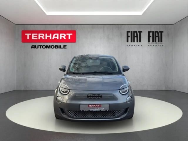 Fiat 500e La Prima