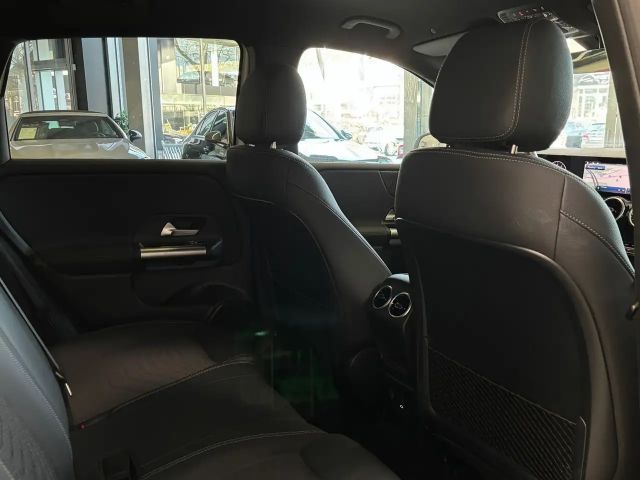 Mercedes-Benz B 200 Progressive Sedan