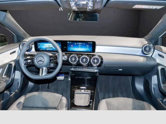 Mercedes-Benz A 200 Hatchback