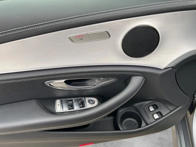 Mercedes-Benz E 300 AMG Line Sedan