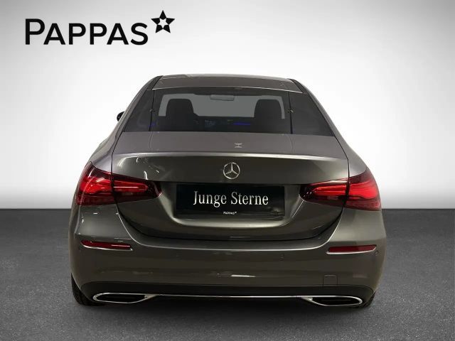 Mercedes-Benz A 180 Limousine PTS Cam Navi Wide AHK LED SHZ