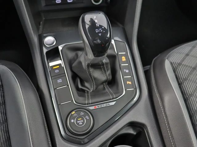 Volkswagen Tiguan 4Motion DSG R-Line