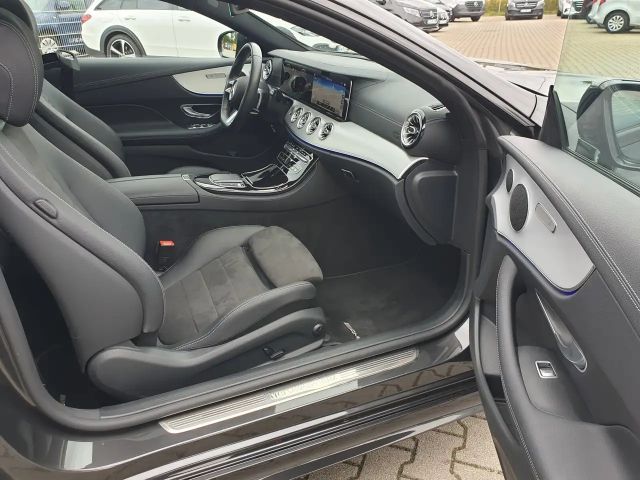 Mercedes-Benz E 300 AMG Line Coupé E 300 e