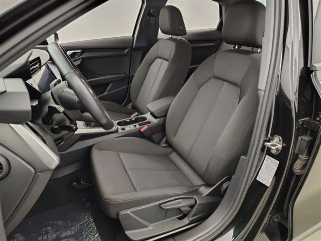 Audi A3 30 TDI Attraction Avant Sedan