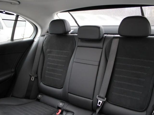 Mercedes-Benz C 200 AMG Line Sedan