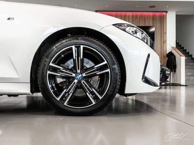 BMW 320 320e M-Sport xDrive