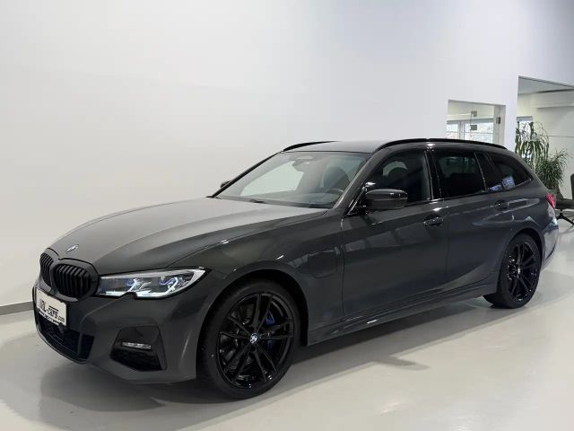 BMW 330 330e M-Sport xDrive
