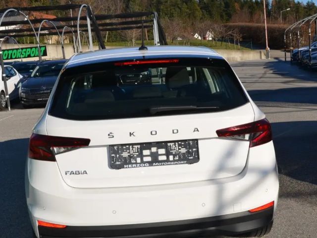 Skoda Fabia Fabia 1,0 LED TEMPO KLIMA PARKSENSOREN HINTEN 1.Be