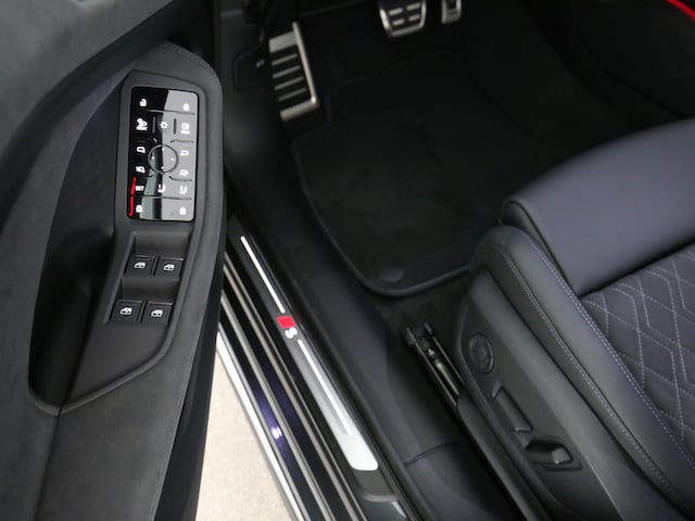 Audi A6 Avant Quattro S-Tronic