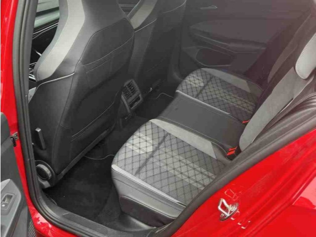 Volkswagen Golf 1.5 eTSI DSG Golf VIII R-Line