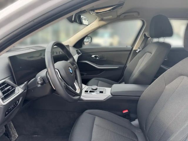 BMW 318 iAT  +HUD+ADAPTIVE-LED+ACC+NAVI+SHZ+DAB+MFL+