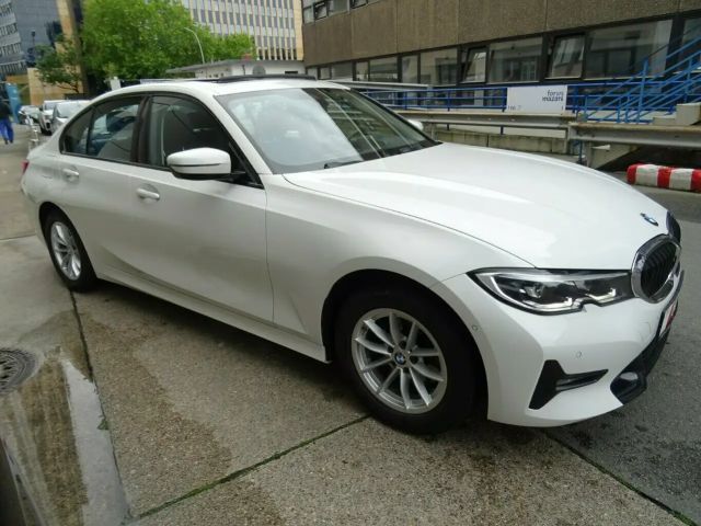 BMW 320 320i Sedan Sport Line