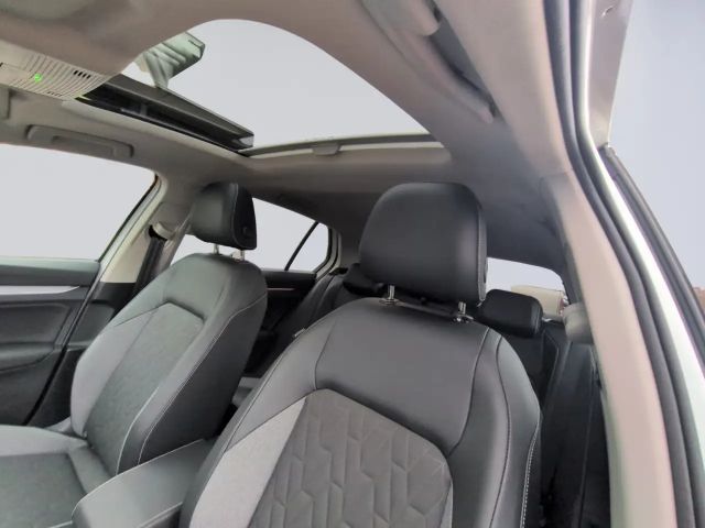 Volkswagen Golf 1.5 eTSI DSG Golf VIII