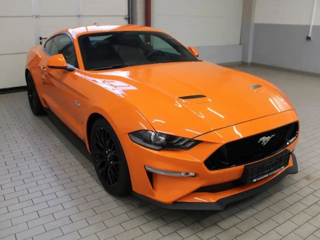 Ford Mustang Fastback GT 5.0 V8