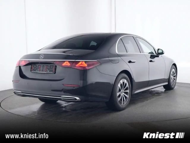 Mercedes-Benz E 220 AVANTGARDE E 220 d Sedan