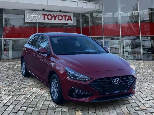 Hyundai i30 1.5 Selected Kombi mit wenig KM*Top gepflegt