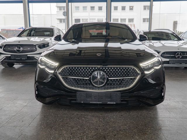 Mercedes-Benz E 200 Sedan