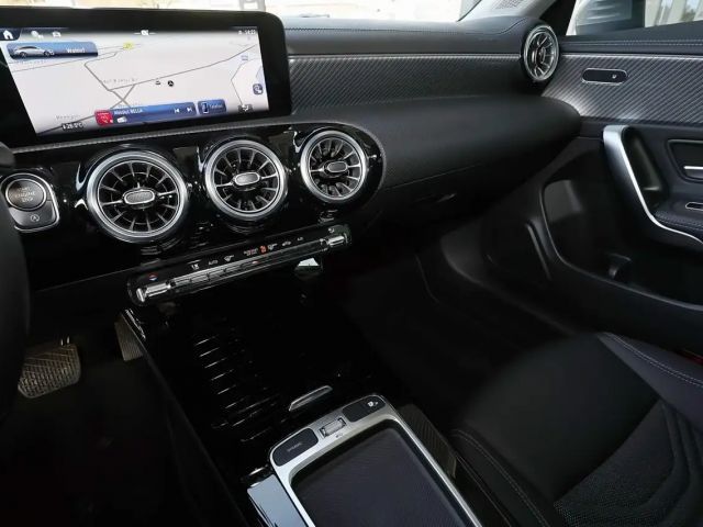 Mercedes-Benz CLA 180 DISTRONIC+TOTWINKEL+360°