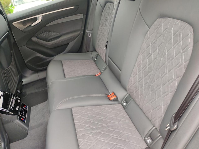 Audi A6 Avant Quattro S-Tronic