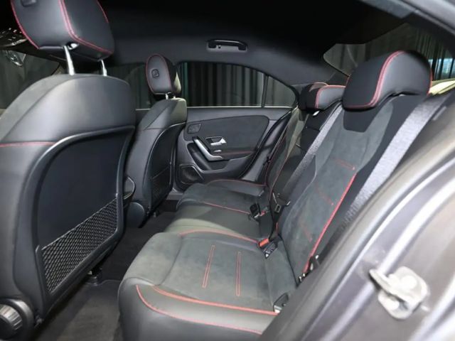 Mercedes-Benz A 200 AMG Line