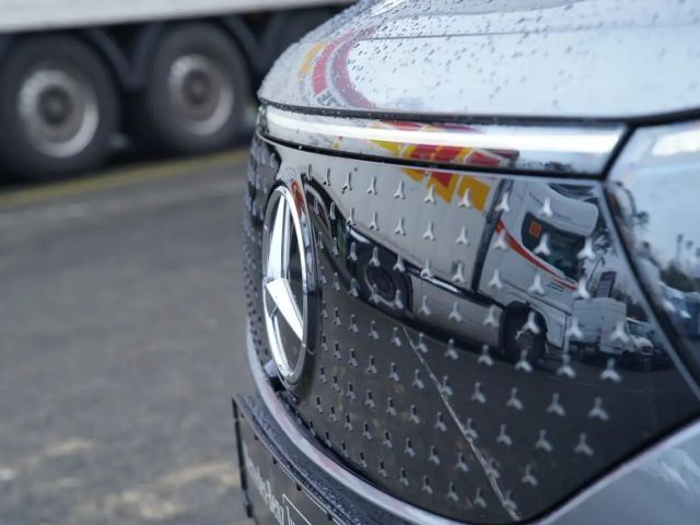 Mercedes-Benz EQB 300 4MATIC Electric Art