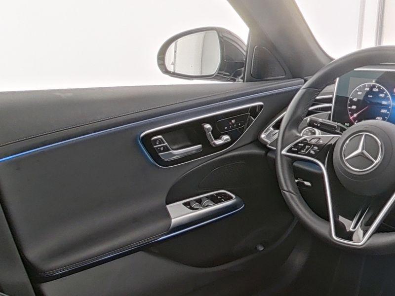 Mercedes-Benz E 200 AVANTGARDE Sedan