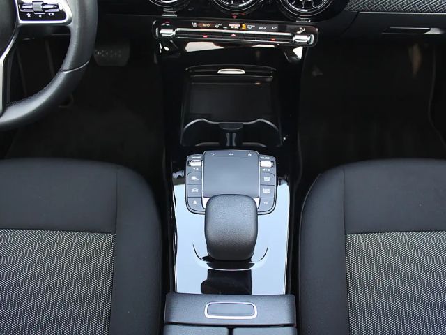 Mercedes-Benz A 180 A 180 d