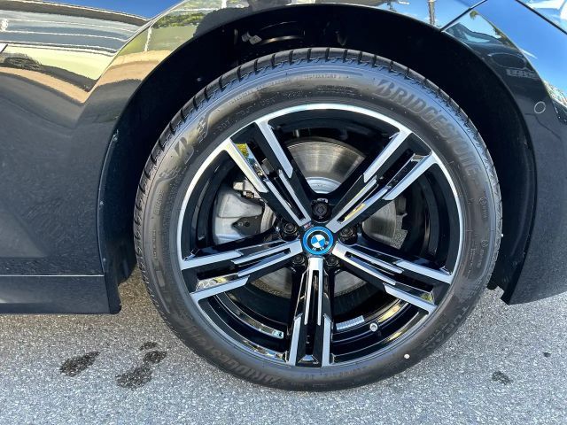 BMW 330 330e M-Sport Sedan xDrive