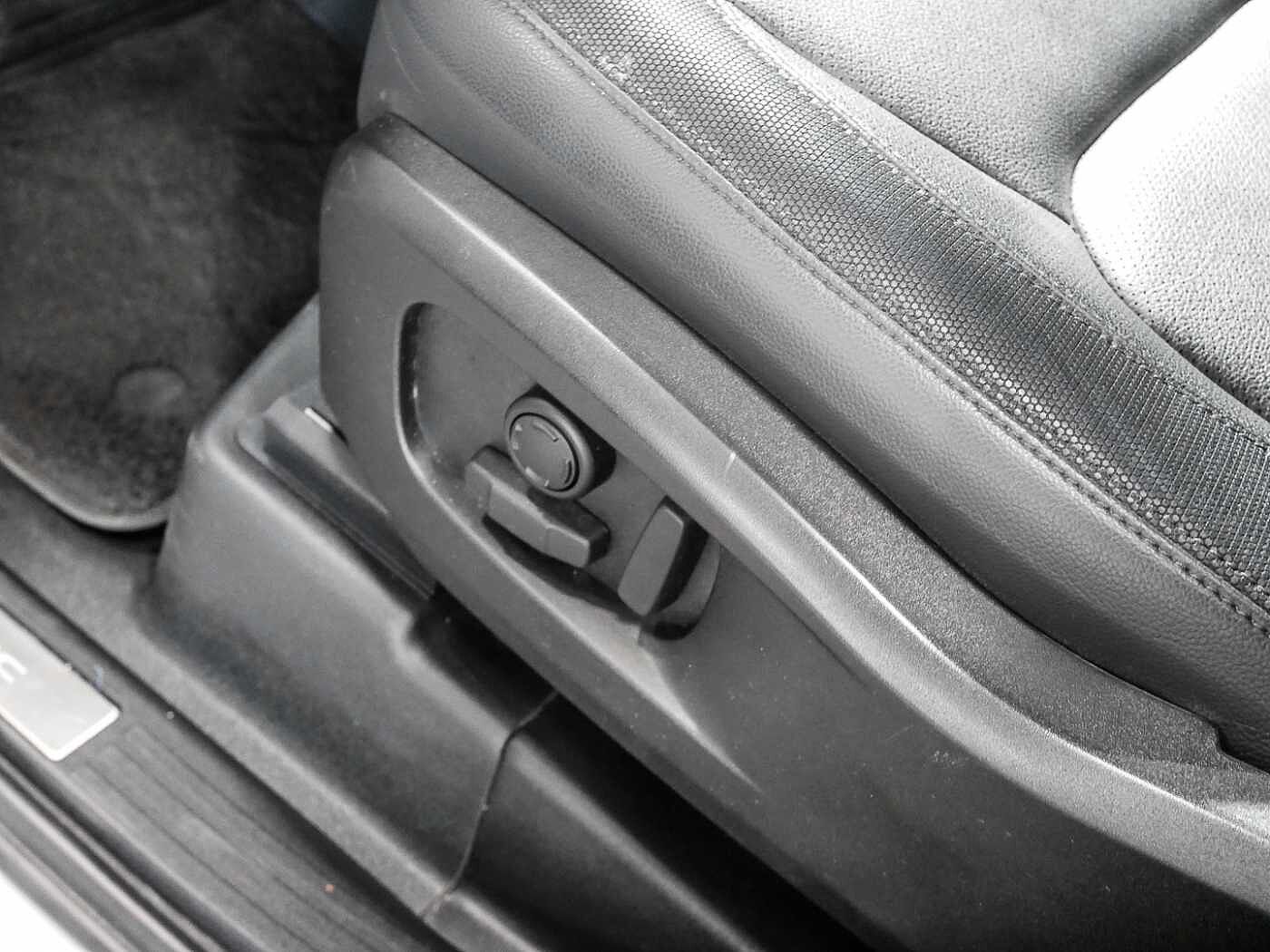 Land Rover Defender 110 Dynamic SE