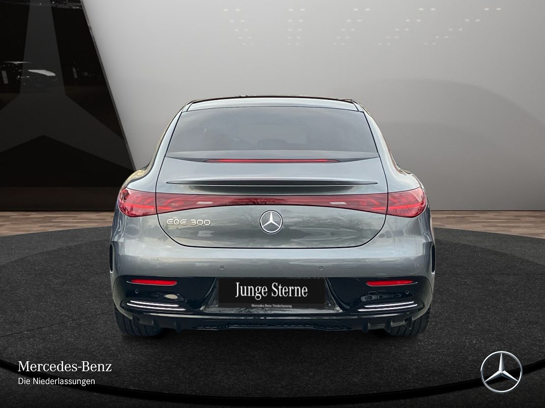Mercedes-Benz EQE 300 Sedan