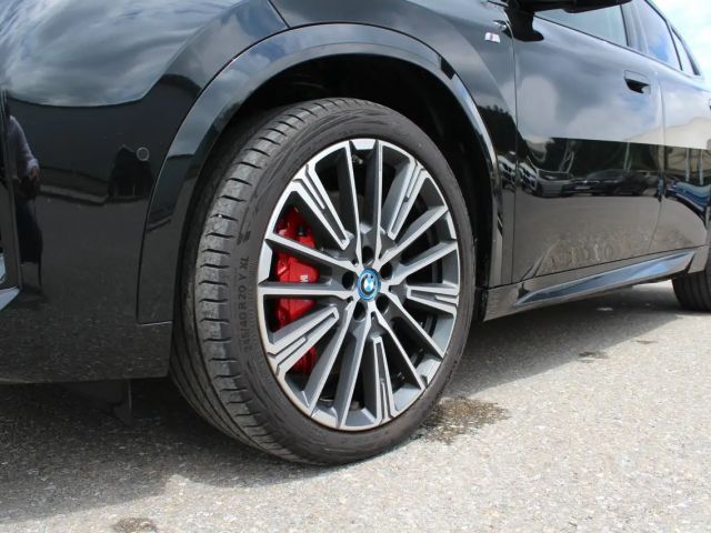 BMW iX2 xDrive30