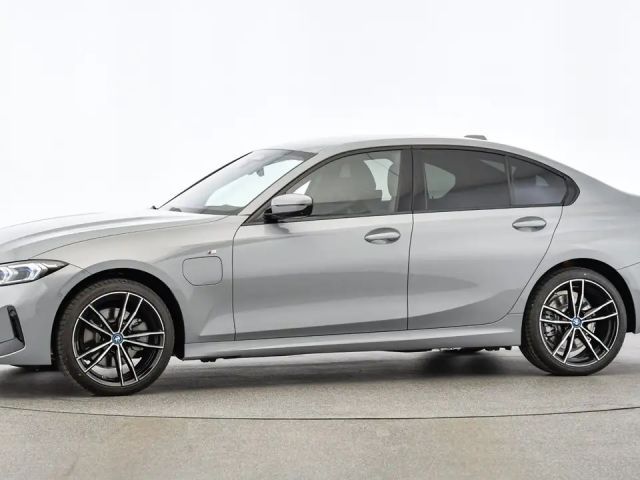 BMW 330 330e Sedan xDrive