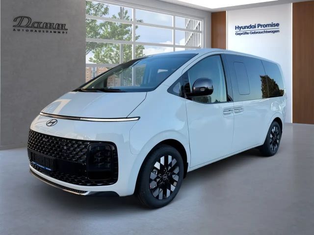 Hyundai Staria Signature