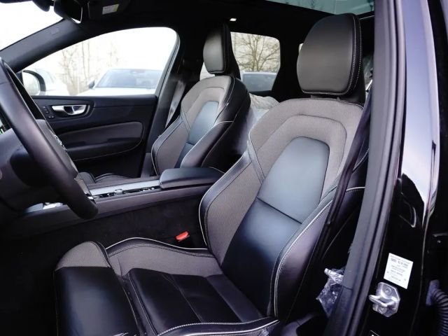 Volvo XC60 AWD R-Design Recharge