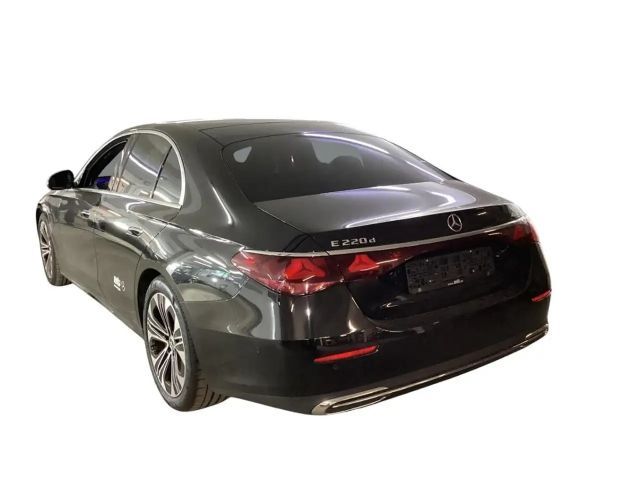Mercedes-Benz E 220 4MATIC E 220 d Sedan