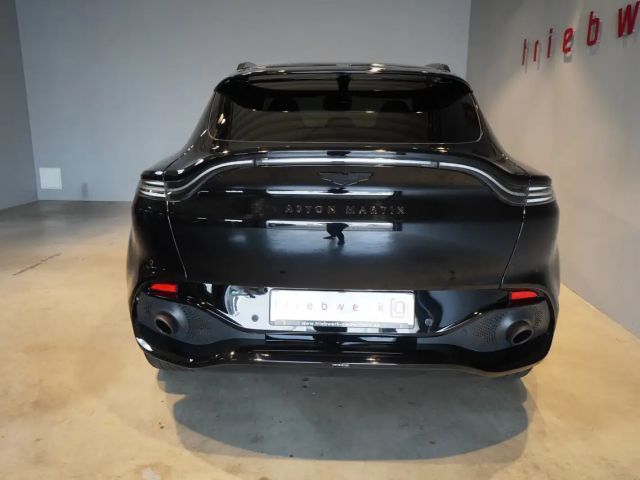 Aston Martin DBX V8