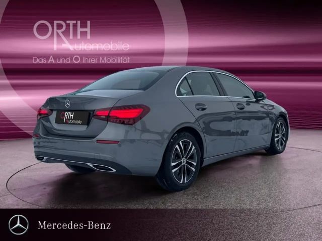 Mercedes-Benz A 180 A 180 d