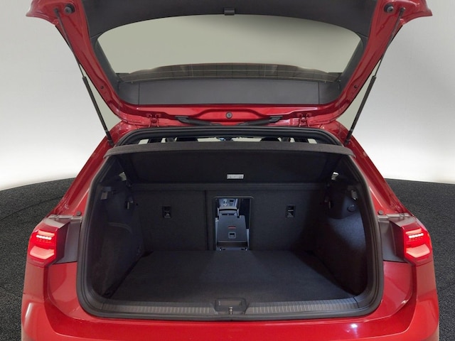 Volkswagen Golf 1.5 eTSI Golf VIII R-Line