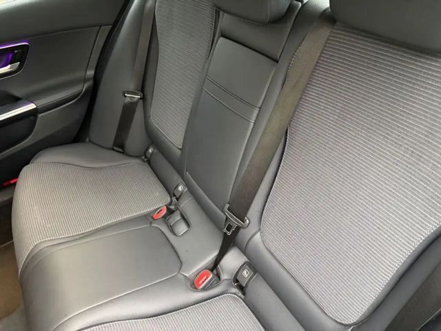 Mercedes-Benz C 220 4MATIC C 220 d Sedan