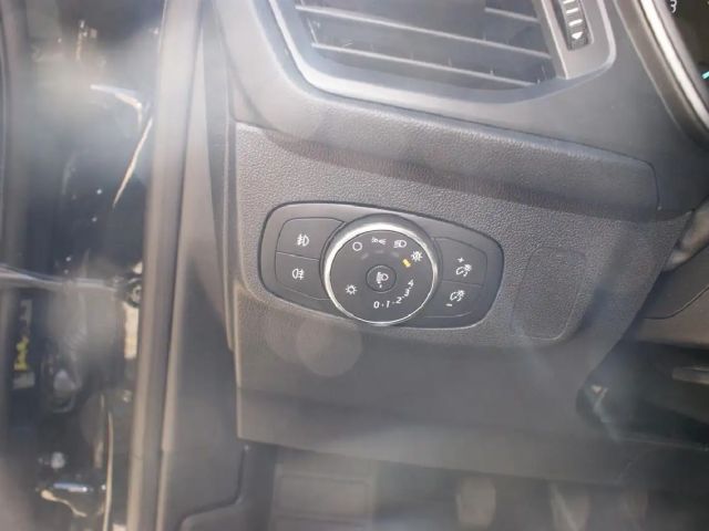 Ford Focus Cool & Connect