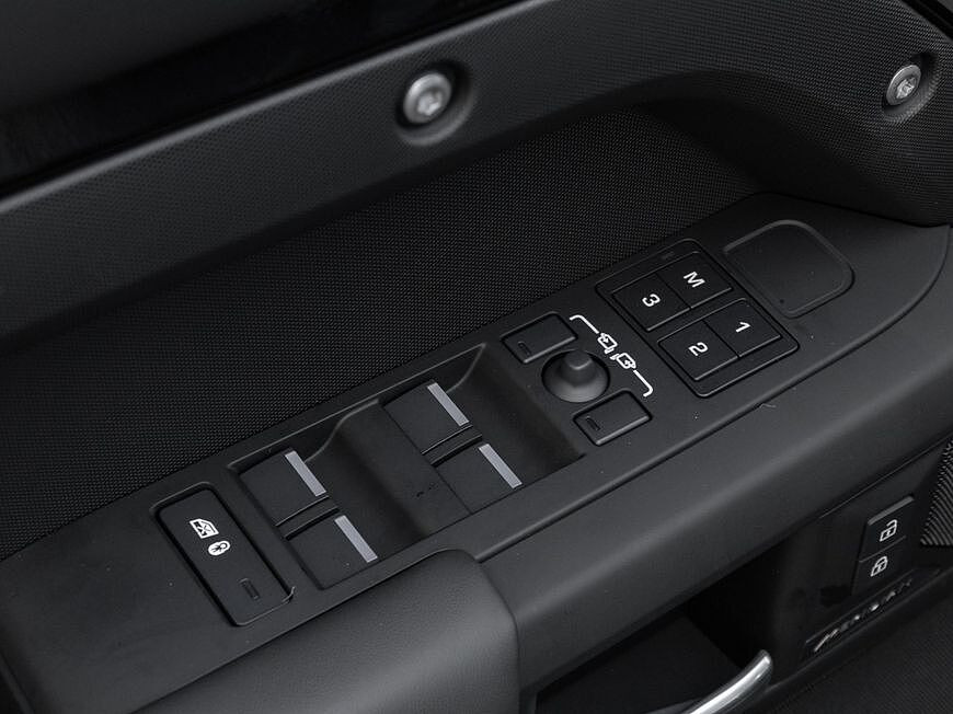 Land Rover Defender 110 Dynamic HSE