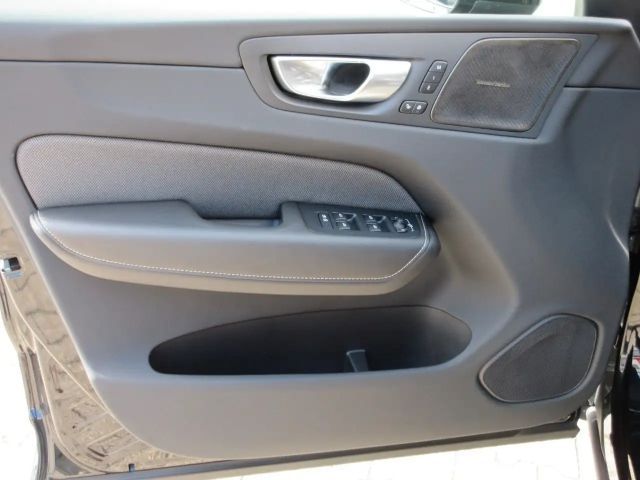 Volvo XC60 AWD Dark Plus