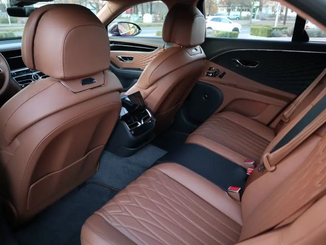 Bentley Flying Spur Hybrid V8